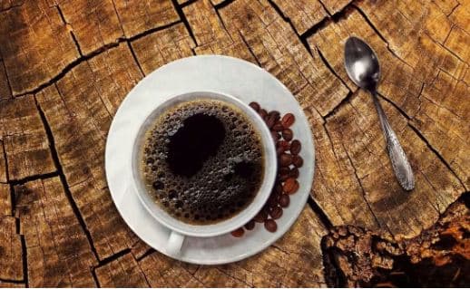 Pirja e një filxhani kafe shtesë në ditë mund të parandalojë shtimin në peshë