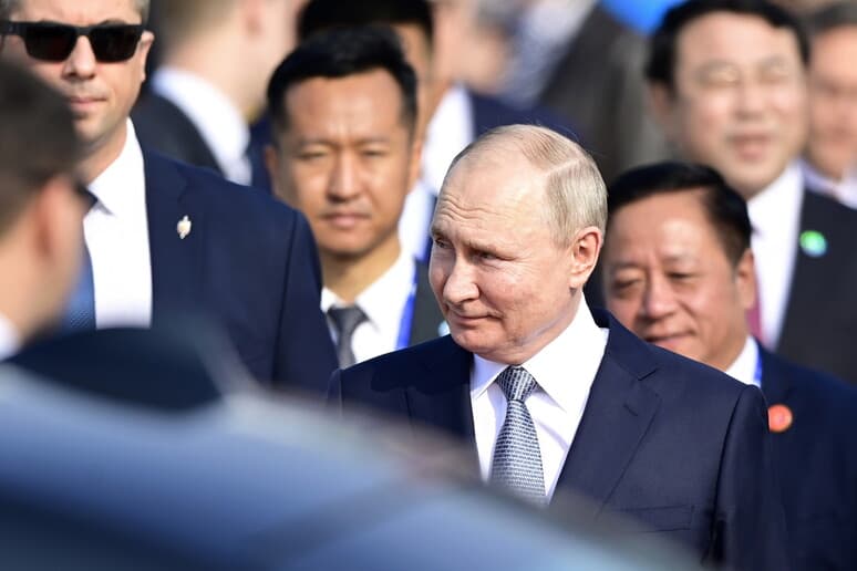 Presidenti rus Vladimir Putin mbërrin në Kinë