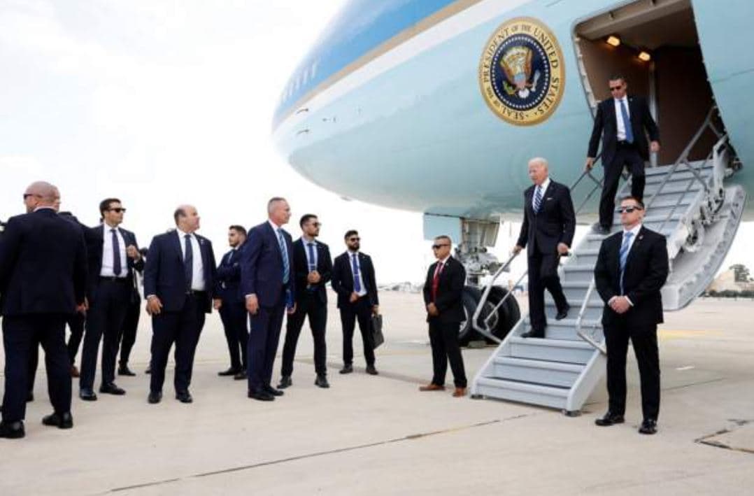 Joe Biden zbarkon në Izrael, mbyllet qendra e Tel Avivit  