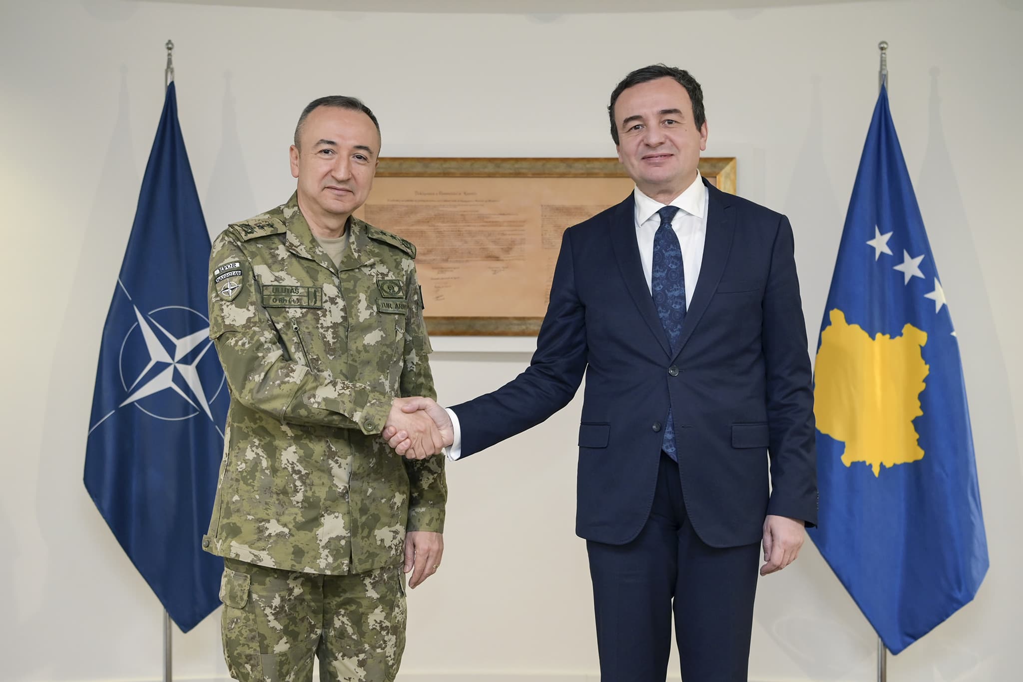 Kurti pas takimit me komandantin e ri të KFOR: Trupat e shtuar të përqendrohen në ruajtjen e kufirit Kosovë-Serbi
