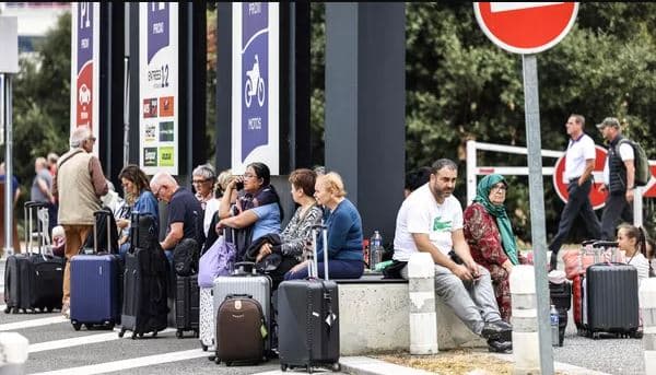 Evakuohen sërish disa aeroporte në Francë pas alarmeve për bomba
