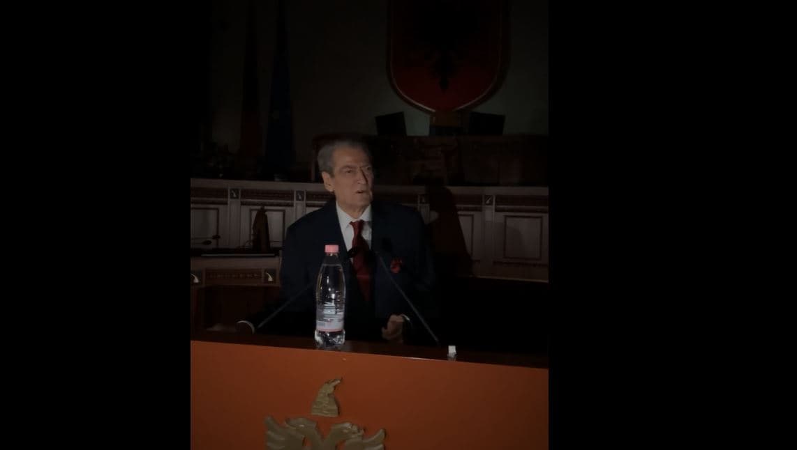 Me drita të fikura/ Berisha mban fjalën në Kuvend, paralajmëron beteja të fuqishme (VIDEO)