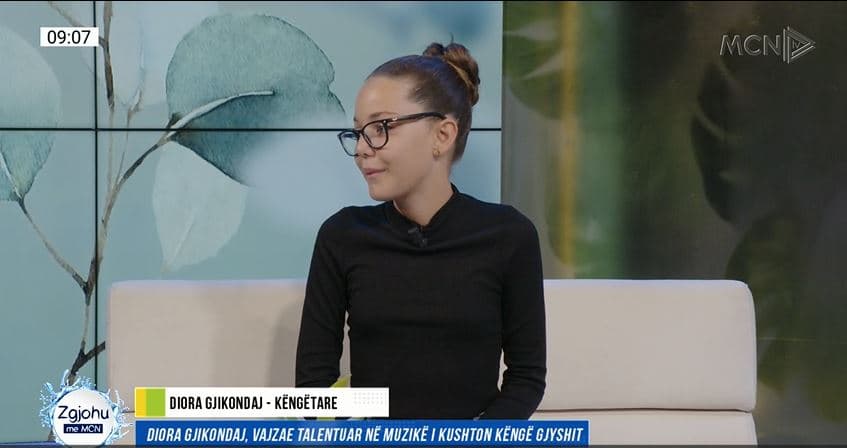 ‘Ishte fansi im më i  madh’, Diora Gjikondaj i dedikon këngë gjyshit pas ndarjes së tij nga jeta