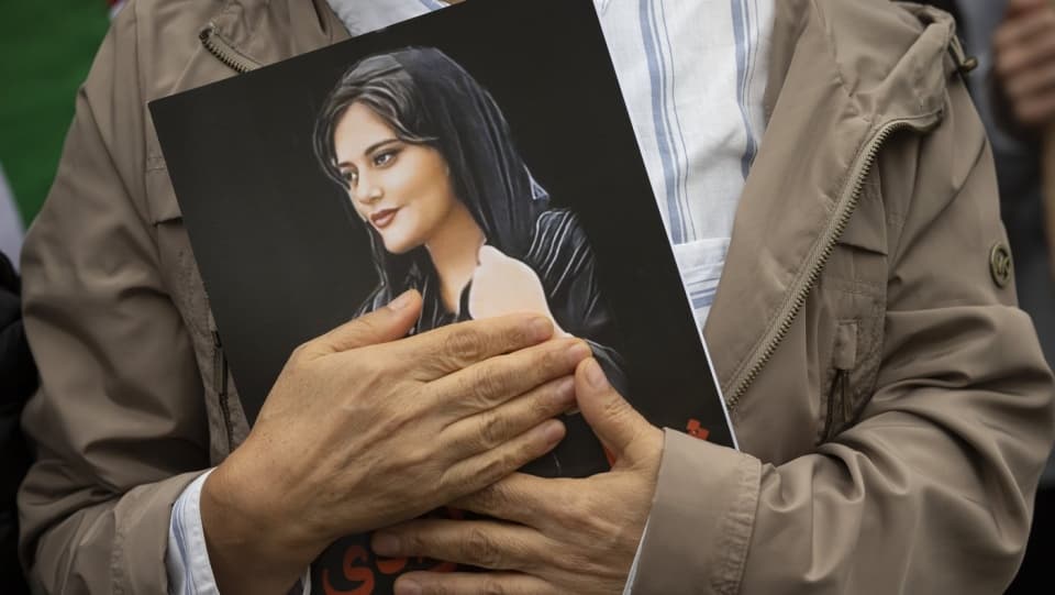 Parlamenti Europian i jep Mahsa Aminit çmimin për Lirinë e Mendimit