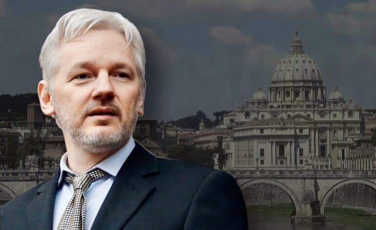 Assange do të bëhet qytetar nderi i Romës 