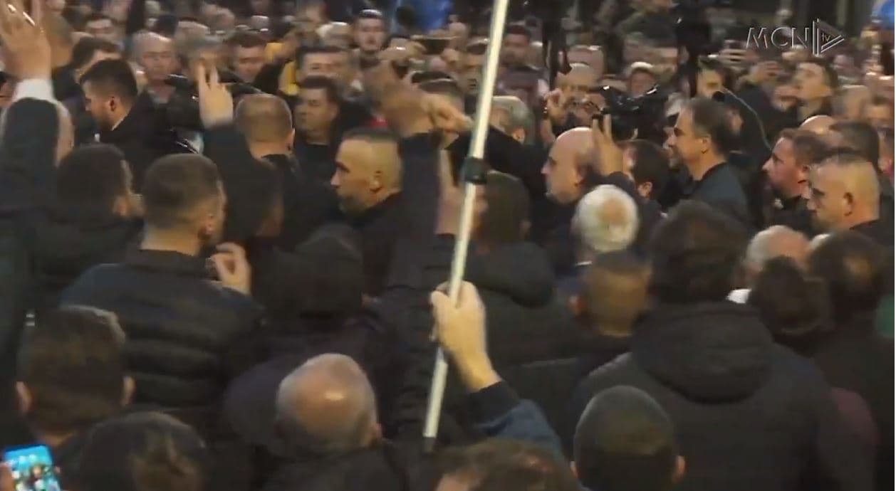 Opozita i kthehet rrugës. Berisha: Protesta në sheshe, greva mbetet opsion