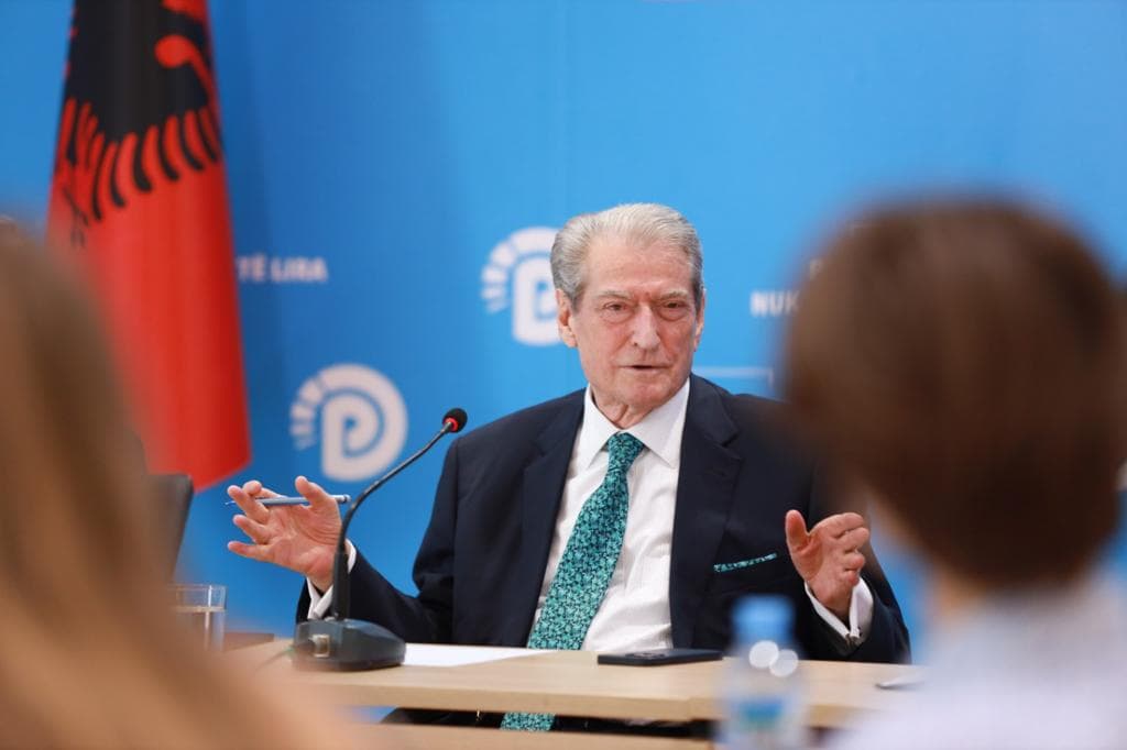Berisha pret të rinjtë e universitetit hungarez: Pluralizmi ka rëndësi jetike për çdo vend