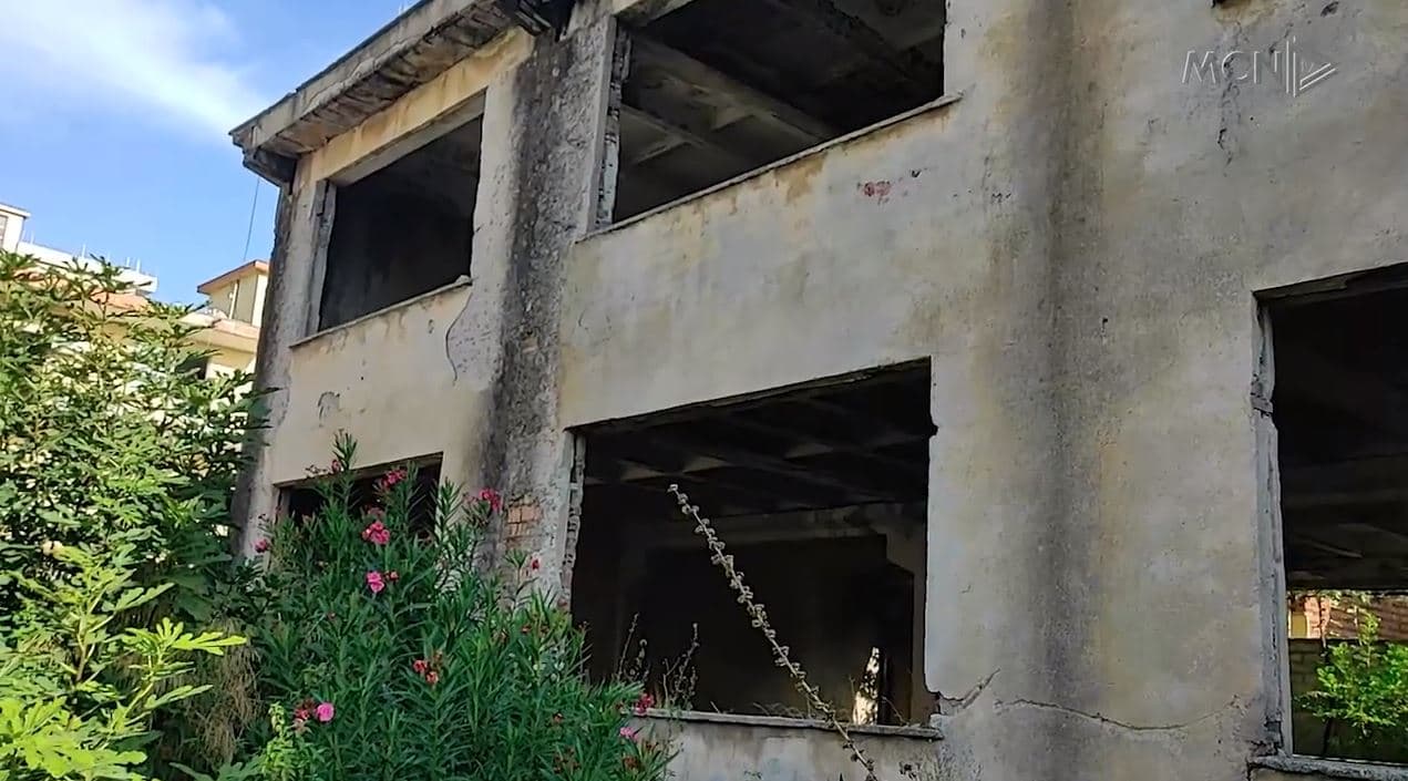 Gjirokastër, ndërtesat e vjetra të degraduara/ Ish-uzinat kthehen në vendgrumbullim mbetjesh (VIDEO)