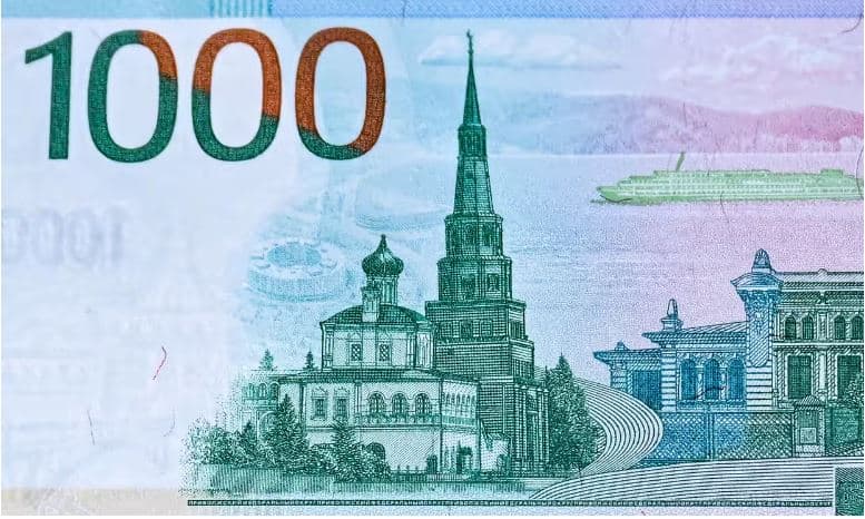 Rusia ndalon qarkullimin e kartëmonedhës së re rubla pas ankesave të priftërinjve