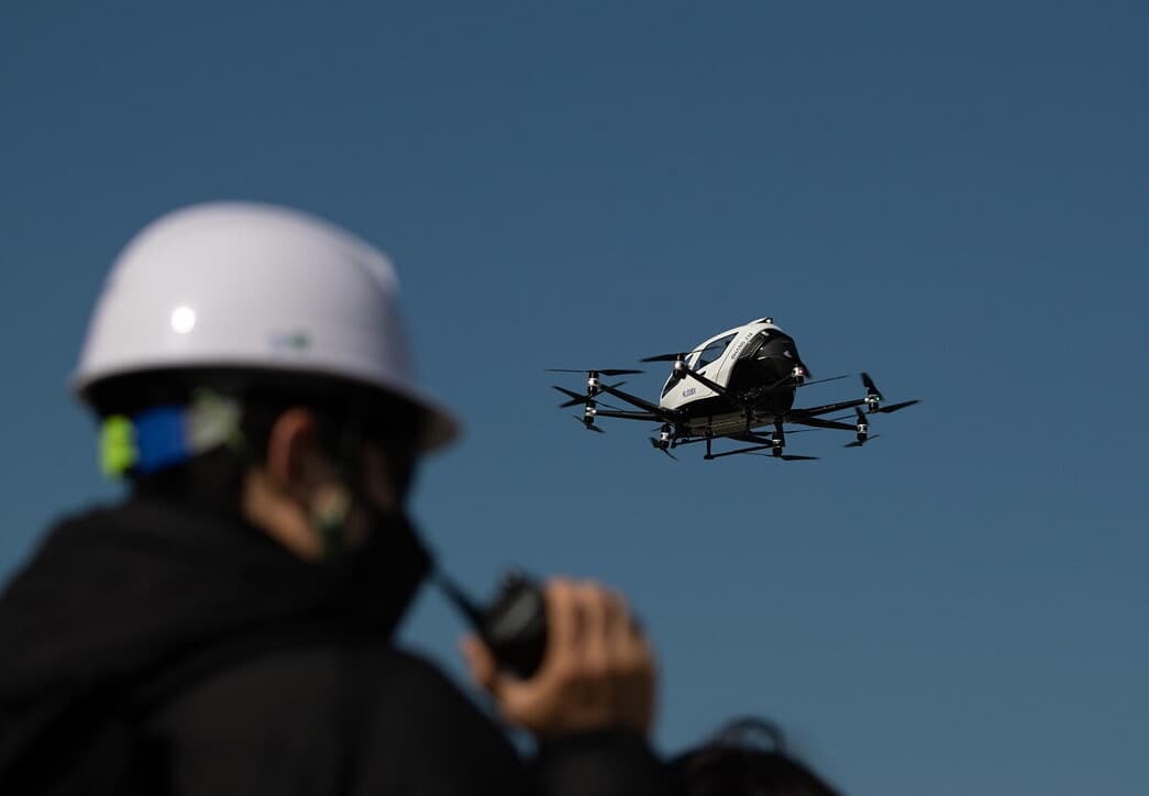 Kina autorizon robotin e parë taksi, avion elektrik për transportin e pasagjerëve