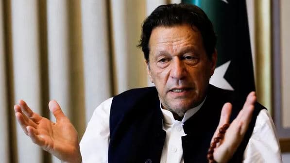 Pakistan, ish-kryeministri akuzohet për zbulim të dokumenteve sekrete