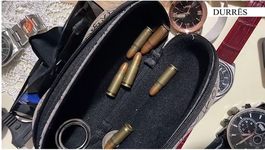 Emri/ Kishte përshtatur banesën për modifikim dhe riparim armësh, arrestohet 38 vjeçari në Durrës