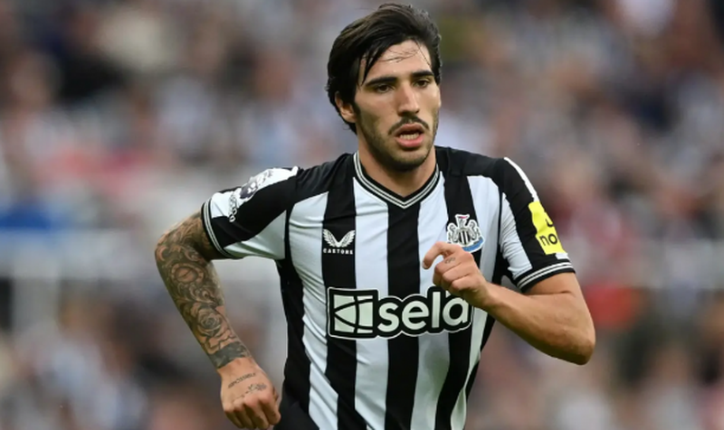 Pezullohet Tonali/ Newcastle dënon lojtarin dhe akuzon Milanin