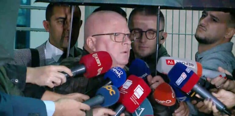 GJJKO rrëzon kërkesën/ Avokatët e Berishës largohen nga seanca, procesi vazhdon me avokatë të paguar nga shteti 
