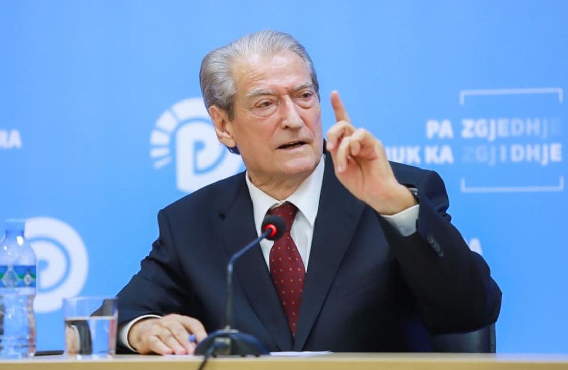 Berisha-Ramës: Bëhu burrë dhe hajde të votojmë ligjin për heqjen e mandatit të deputetit