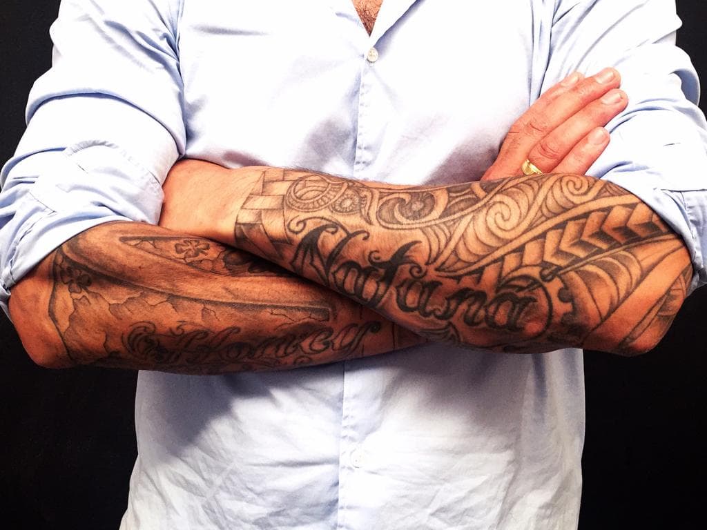 Ligji i ri në Zelandën e Re, u kërkon anëtarëve të bandave të mbulojnë tatuazhet fyese