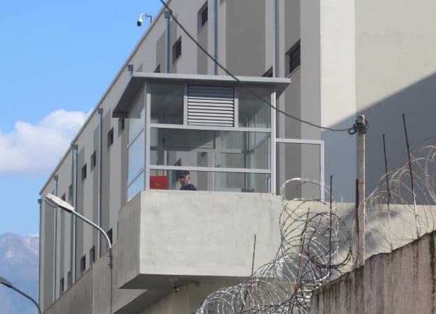 Ataku në zemër i merr jetën 31-vjeçarit në paraburgim