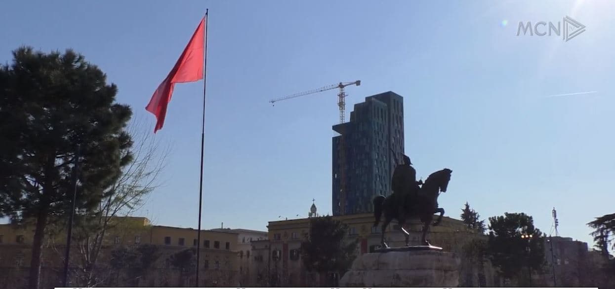 Të huajt duan të jetojnë në Shqipëri. Rriten aplikimet, 2900 italianë rezident në Tiranë