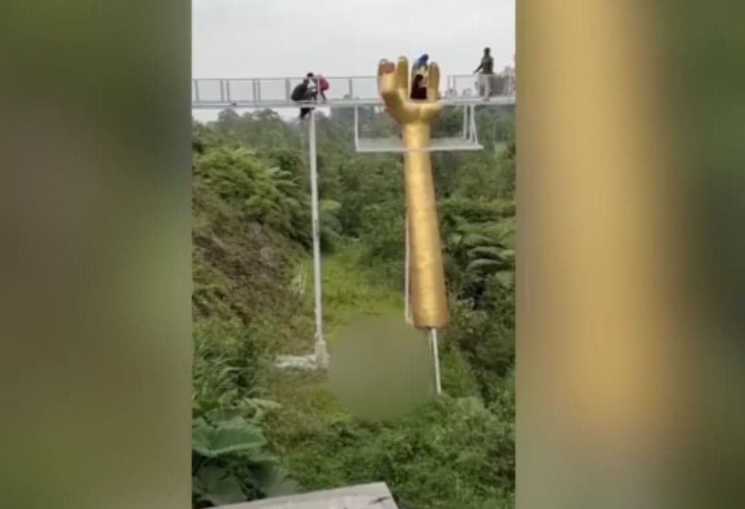 Thyerja e urës së xhamit i merr jetën turistes në Indonezi, bie nga 9 metra lartësi (VIDEO)