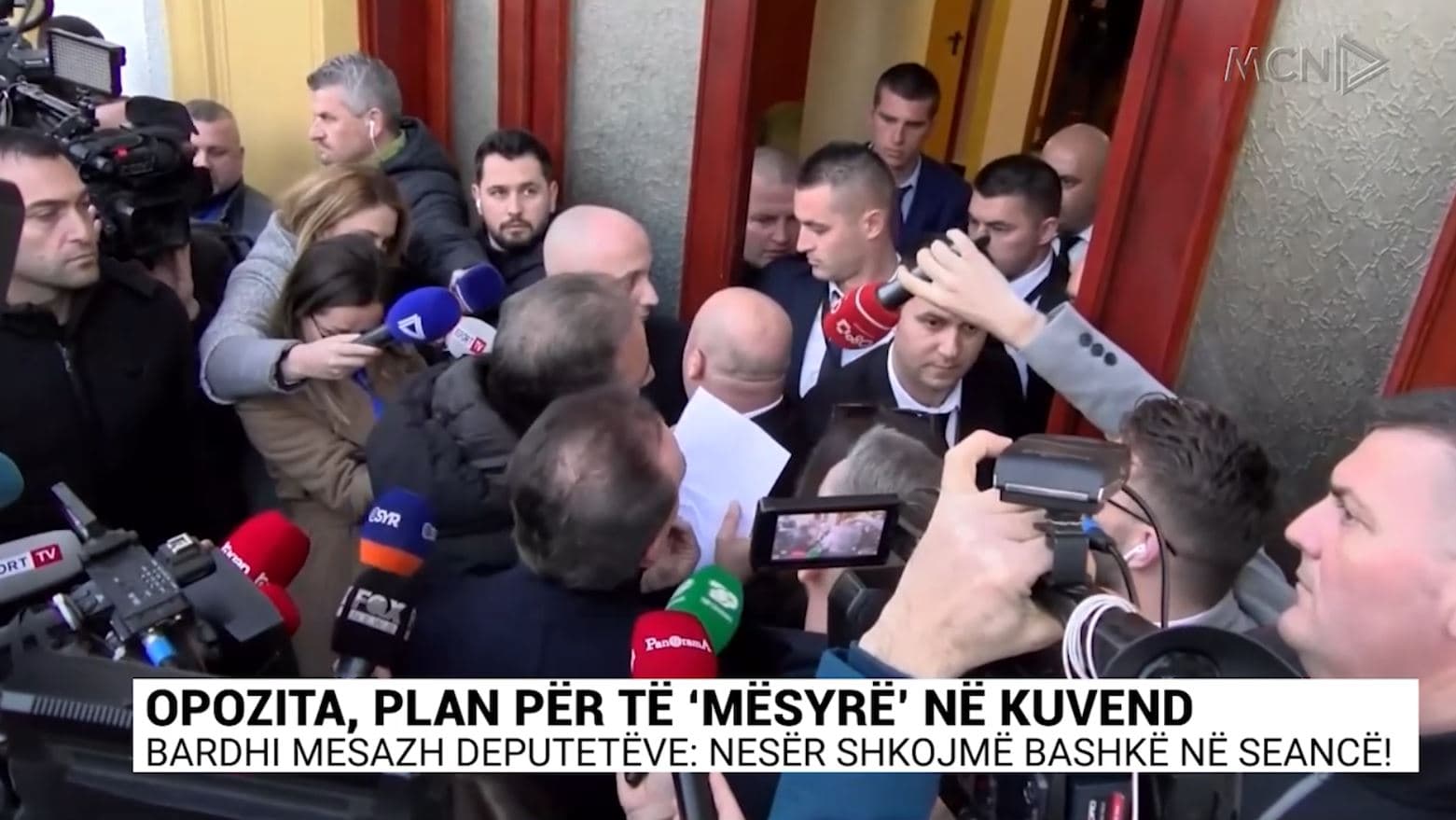 Opozita, plan për të “mësyrë” në Kuvend/ Bardhi mesazh deputetëve: Nesër shkojmë bashkë! (VIDEO)