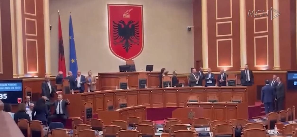 Anulohet përjashtimi i 23 deputetëve. Berisha: Betejë pa kthim brenda Parlamentit, deri në ekstrem