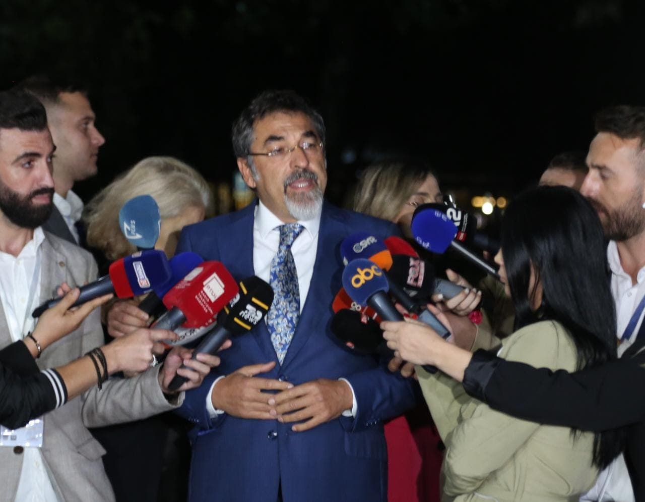 Bardhi: Mazhoranca na mbylli çdo formë komunikimi. Çuçi: Opozita me skenar për të prishur seancat parlamentare