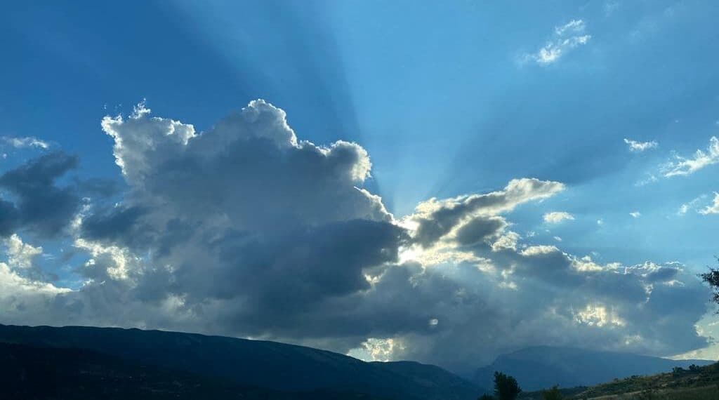    Moti sot, i qëndrueshëm, temperaturat deri në 27°C