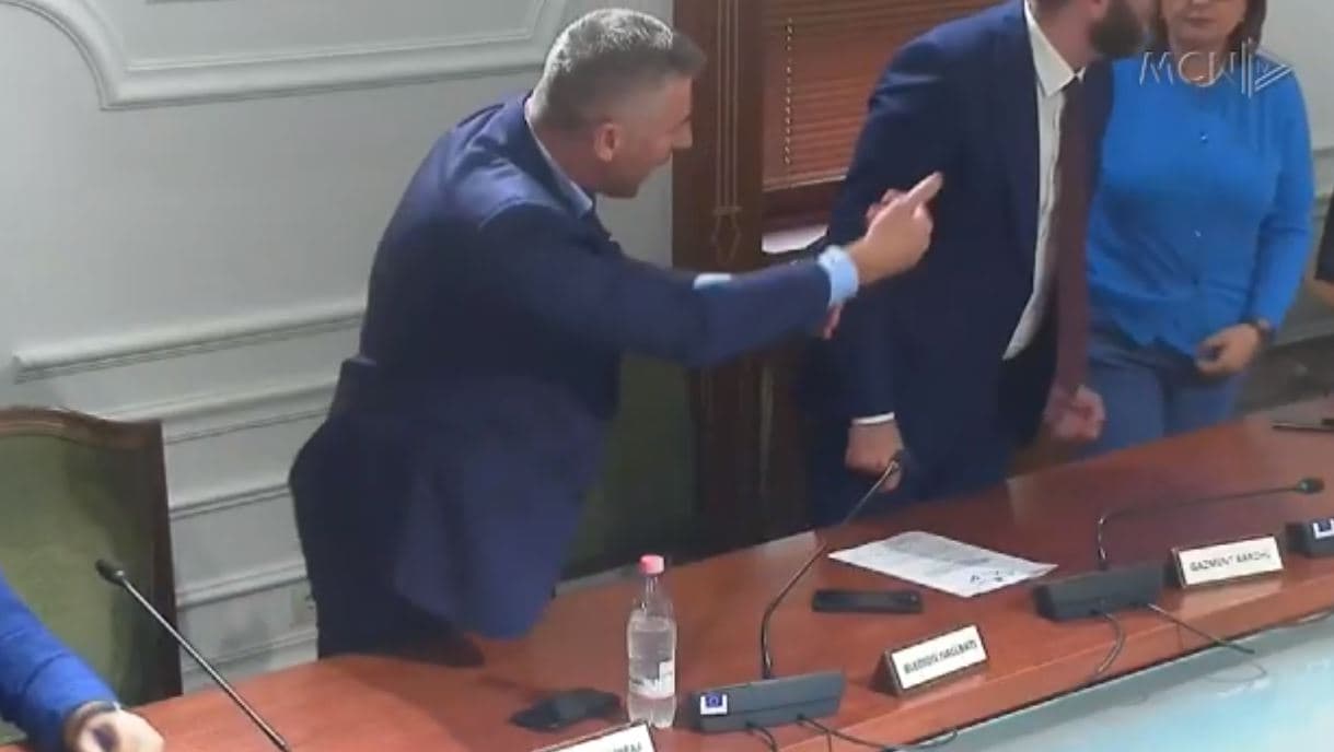 PS kërkon përjashtimin e 7 deputetëve/ Sinaj: Nuk e denoncoj! Nallbati: Grushti s’na nderoi (VIDEO)