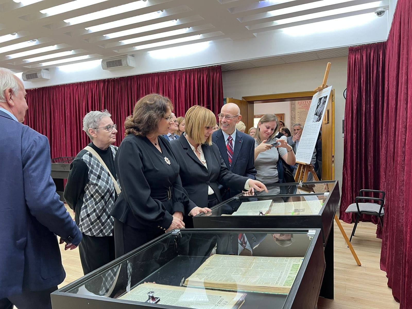 Biblioteka Kombëtare dhe QKL ekspozitë në 110-vjetorin e lindjes së Vedat Kokonës