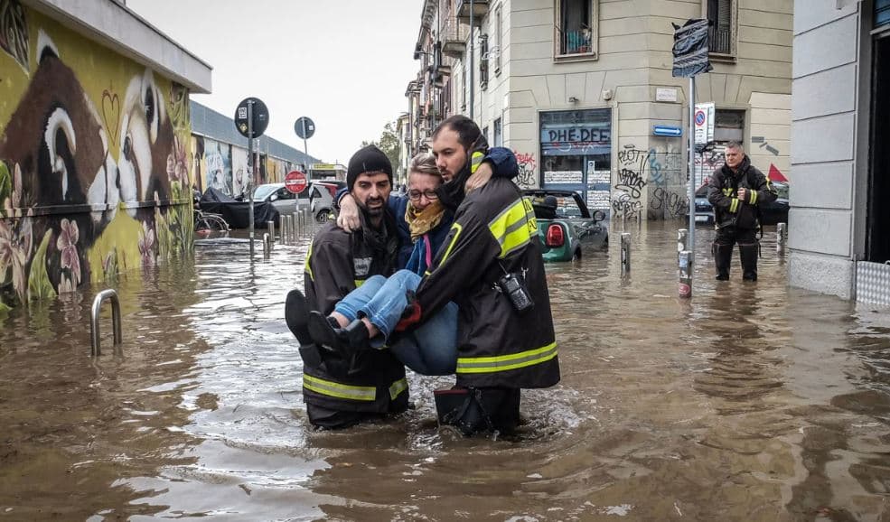 Shiu i dendur dhe erërat e forta godasin Italinë Veriore, shpërthen Liqeni i Komos