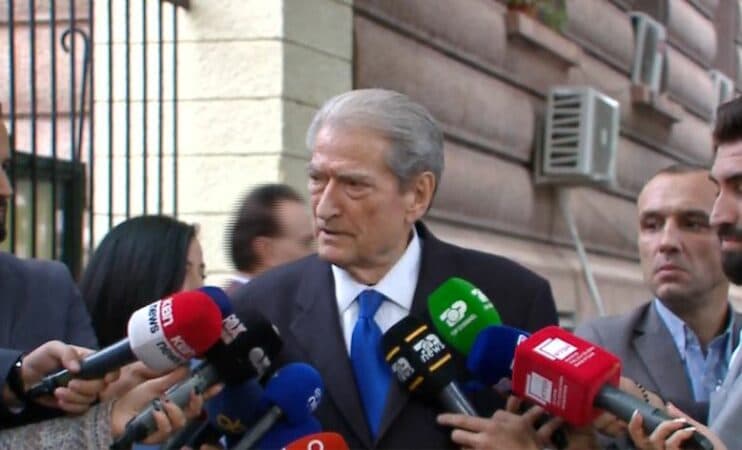 Berisha nga Kryesia e Kuvendit: Rama e ktheu sot Parlamentin në një bunker, si në kohën e Enver Hoxhës dhe Spiro Kolekës