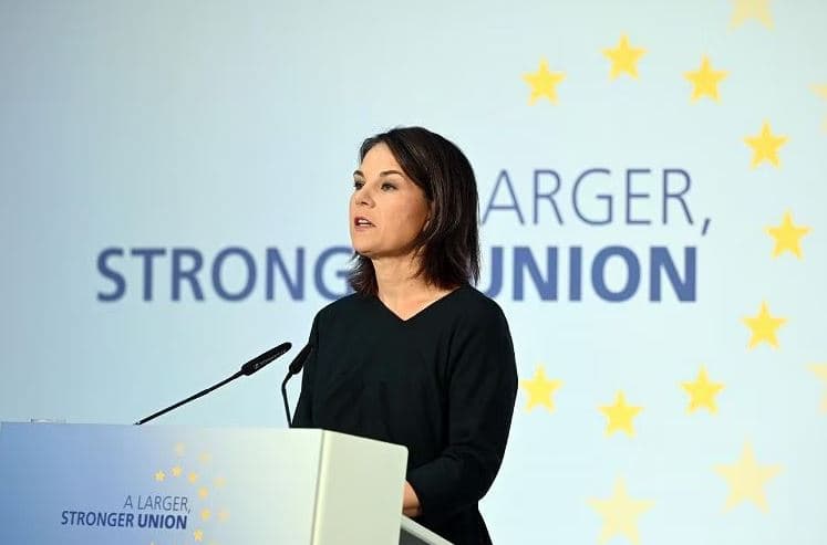 Baerbock: E bindur që në dhjetor Këshilli Evropian do të lejojë Kievin të fillojë negociatat e anëtarësimit