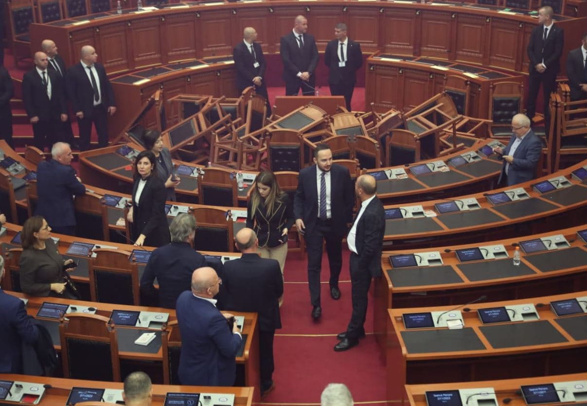  Garda e Republikës reagon pas akuzave të opozitës: Punonjësit nuk kanë pasur armë në Kuvend