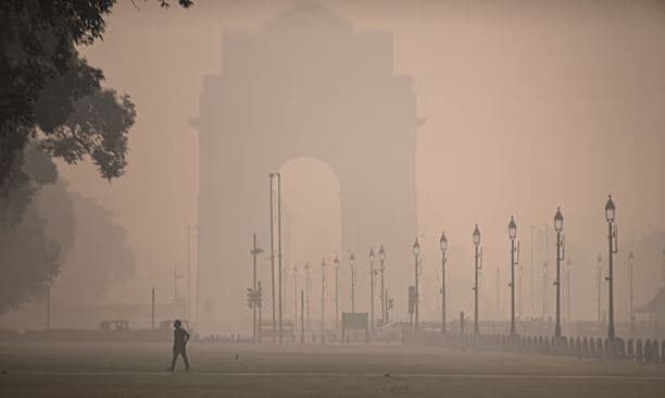 Rritet niveli i ndotjes së ajrit në Delhi, mbyllen shkollat