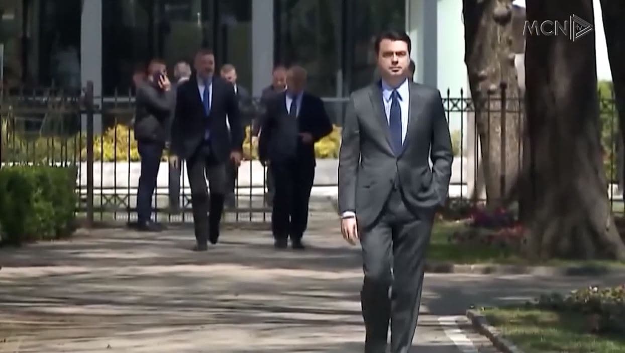 Nga fotoja me Trump te byreku i Fushë-Krujës. Zbulohen “katet” e familjes Basha në kullën e Tiranës