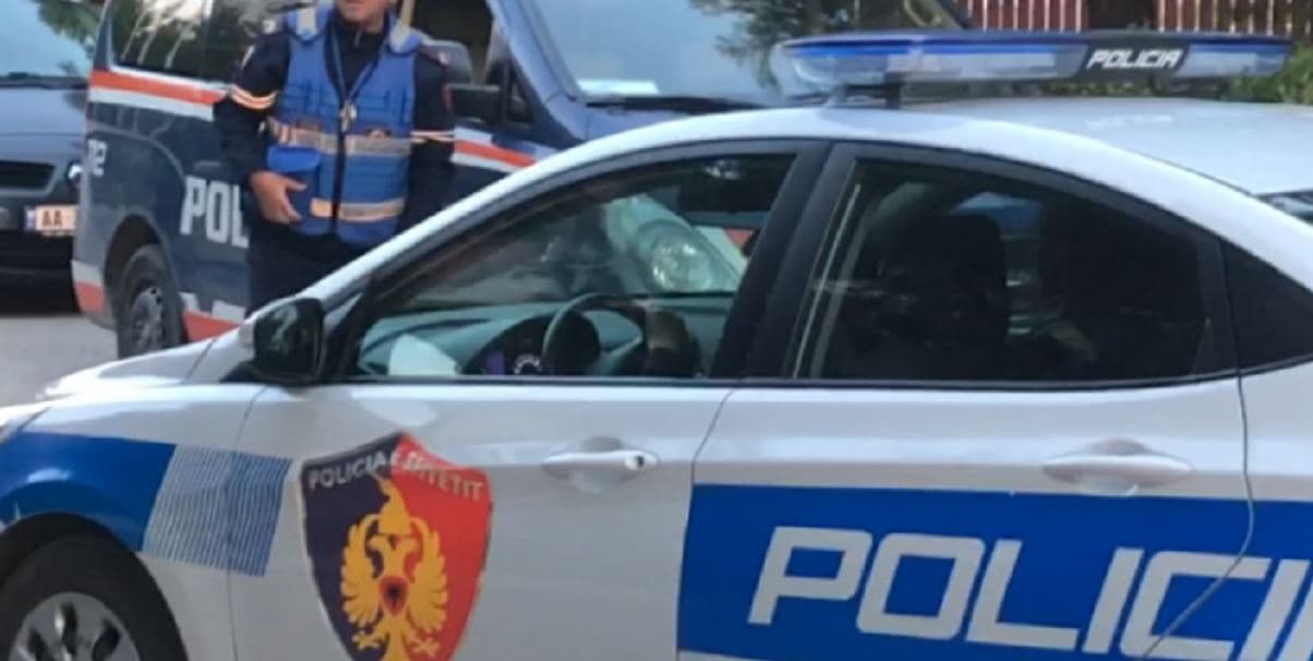 Qëlloi me armë zjarri në afërsi të banesës së një personi, shpallet në kërkim 56-vjeçari në Manzë