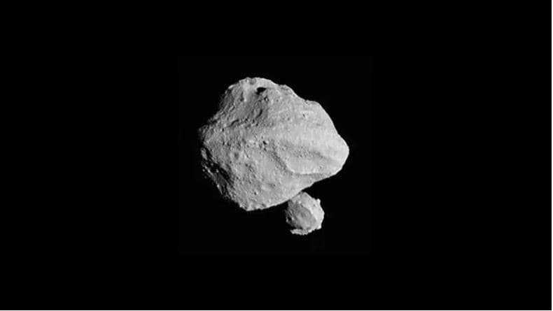 Anija kozmike e NASA-s zbulon një “hënë” të vogël rreth asteroidit 