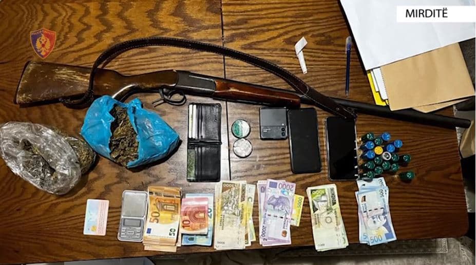 Kokainë, kanabis, armë dhe radio marrëse, arrestohen dy persona në Mirditë 