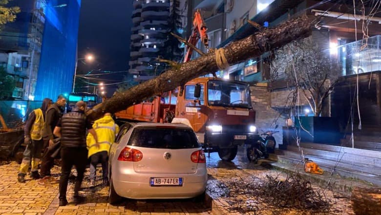 “Ciaran” goditi dje Shqipërinë/ Shi, breshër dhe stuhi edhe sot