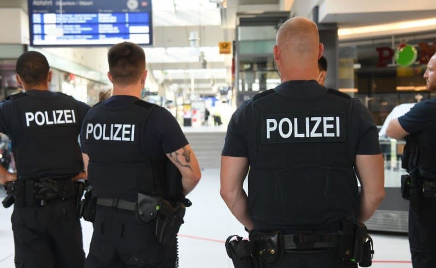 Një burrë ka marrë peng vajzën 4-vjeçare, anulohen fluturimet në aeroportin e Hamburgut