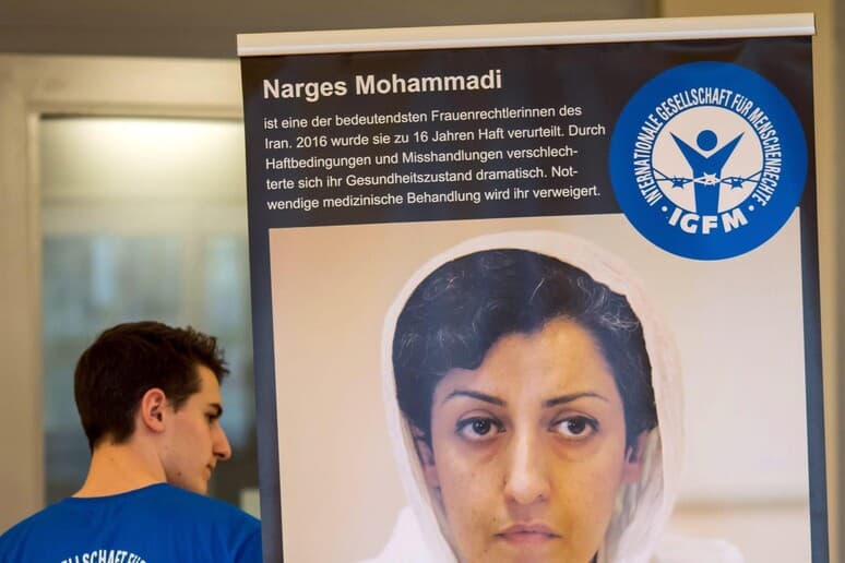 Iran, fituesja e çmimit Nobel nis grevën e urisë në burg
