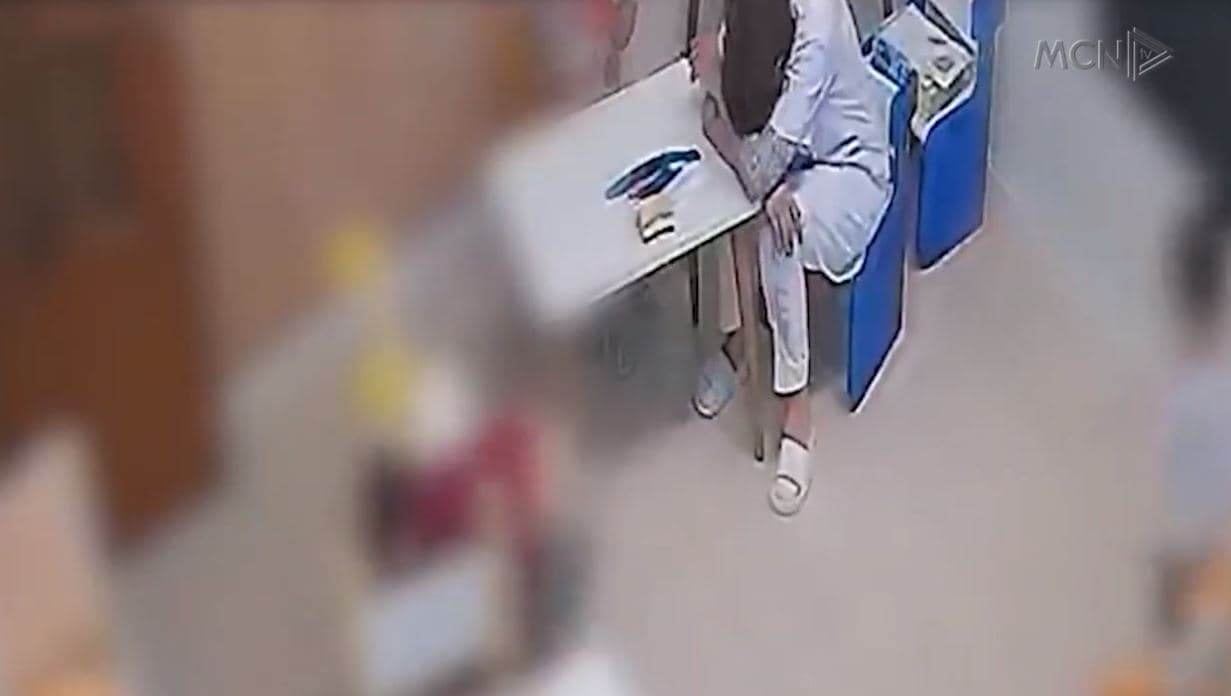 Dhuna ndaj 3-vjeçares, pezullohen tre punonjës të policisë. Nis procedimi në gjendje të lirë për edukatoren