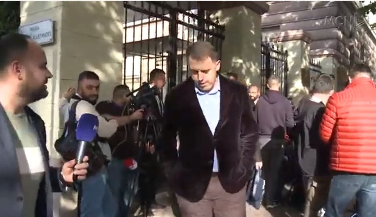 Emigrantët lënë pa fjalë deputetin e PS në Lezhë/ Berisha: Firma e Ramës, nul. Xhaferraj: S’ka transparencë (VIDEO)