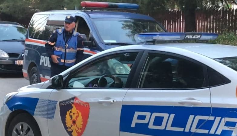 Ndihmonte emigrantët të kalonin ilegalisht kufirin, arrestohet 29-vjeçari i shpallur në kërkim