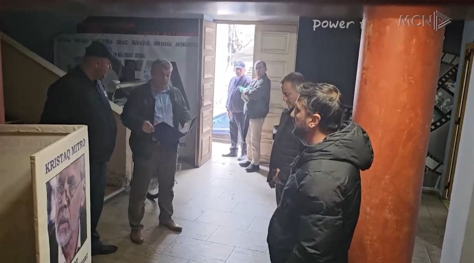 Nuk liruan kinemanë në Shkodër/ Debat mes policisë dhe përfaqësuesve të “IDA”-s (VIDEO)