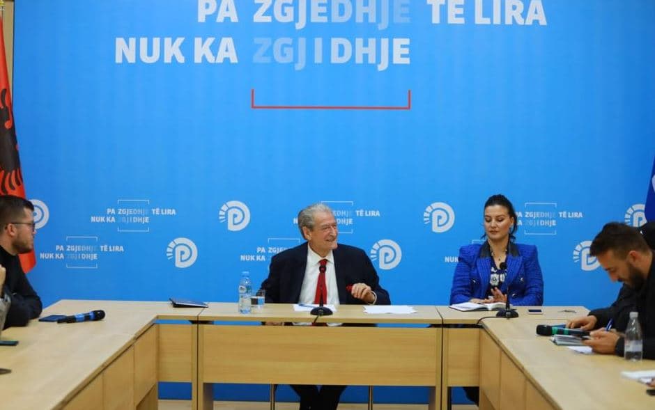 Berisha: Kraja ka lënë detyrën për shkak të ligjit të lustracionit që kam iniciuar unë! Millonai përfaqëson bandën e Elbasanit