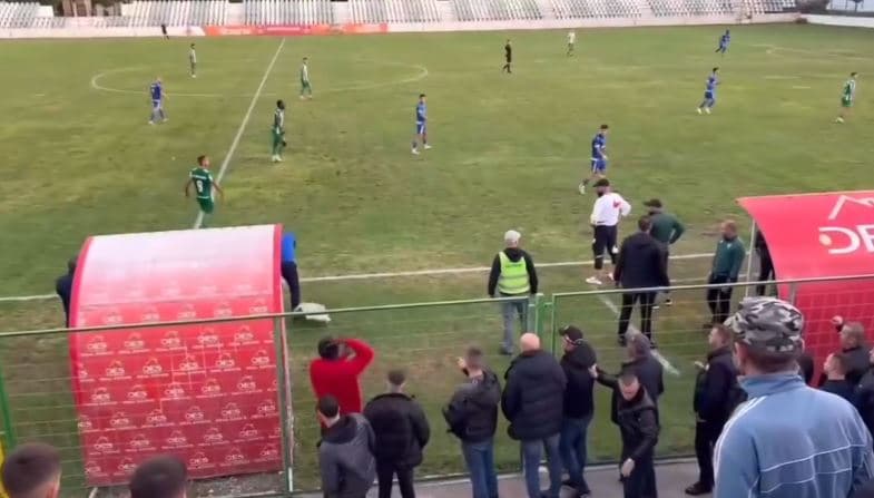 Goditi gjyqtarin e ndeshjes Apollonia-Vora dhe dëmtoi stolat e stadiumit, shpallet në kërkim