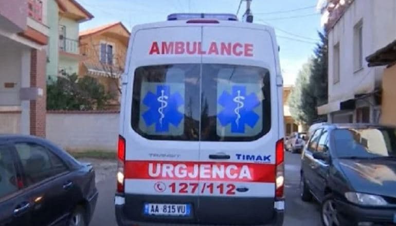 Vlorë/ 57-vjeçari bie nga lartësia, niset drejt Traumës