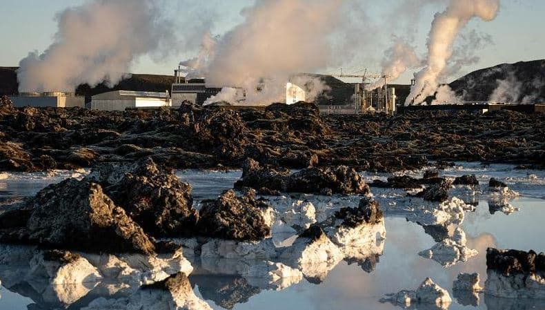Islandë/ Shpërthimi i vullkanit kërcënon portin e Grindavik-ut, banorëve u bëhet thirrje të largohen nga shtëpitë e tyre