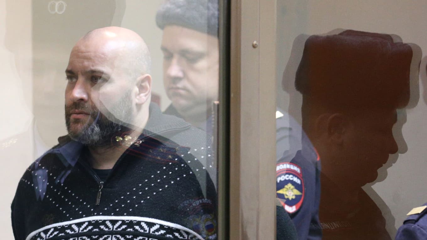 Falet vrasësi rus, pasi luftoi në Ukrainë